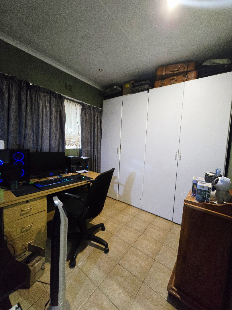 4 Bedroom Property for Sale in Flamwood North West